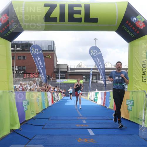 11.08.2024 - GEWOBA Citytriathlon Bremen Lena Gebhardt http://msf.ph/oto/6787550 11.08.2024 11:16:55 Ziel 29, 66, 80 meine-sportfotos.de