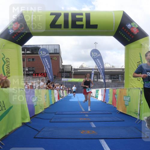 11.08.2024 - GEWOBA Citytriathlon Bremen Lena Gebhardt http://msf.ph/oto/6787556 11.08.2024 11:16:56 Ziel 29, 66, 80 meine-sportfotos.de