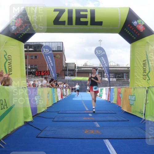11.08.2024 - GEWOBA Citytriathlon Bremen Lena Gebhardt http://msf.ph/oto/6787559 11.08.2024 11:16:56 Ziel 29, 66, 80 meine-sportfotos.de