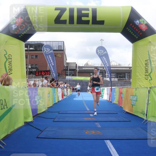 11.08.2024 - GEWOBA Citytriathlon Bremen Lena Gebhardt http://msf.ph/oto/6787561 11.08.2024 11:16:56 Ziel 29, 66, 80 meine-sportfotos.de