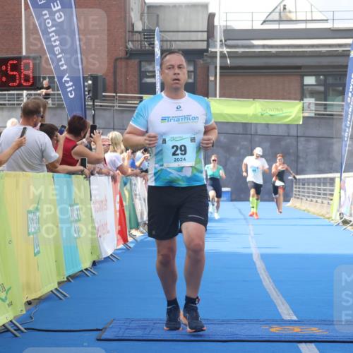 11.08.2024 - GEWOBA Citytriathlon Bremen Lena Gebhardt http://msf.ph/oto/6787583 11.08.2024 11:17:01 Ziel 29, 49, 66, 80, 94 meine-sportfotos.de