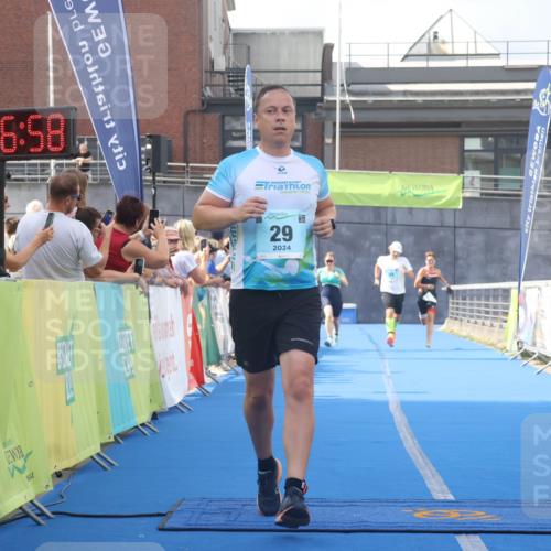 11.08.2024 - GEWOBA Citytriathlon Bremen Lena Gebhardt http://msf.ph/oto/6787584 11.08.2024 11:17:01 Ziel 29, 49, 66, 80, 94 meine-sportfotos.de