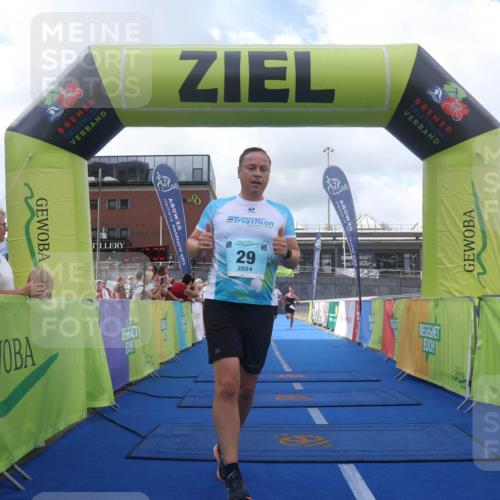 11.08.2024 - GEWOBA Citytriathlon Bremen Lena Gebhardt http://msf.ph/oto/6787591 11.08.2024 11:17:03 Ziel 29, 49, 80, 94 meine-sportfotos.de