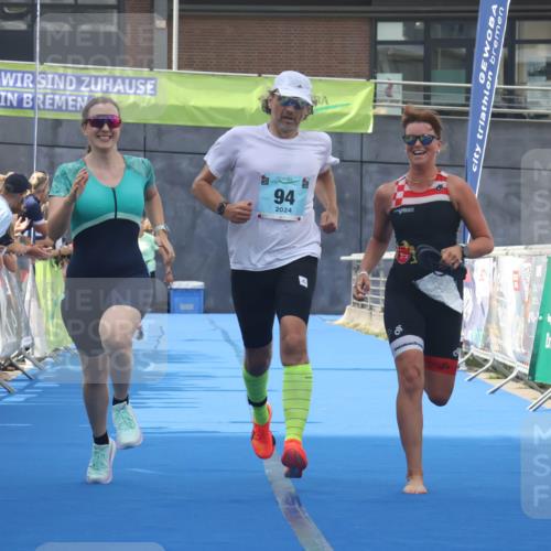 11.08.2024 - GEWOBA Citytriathlon Bremen Lena Gebhardt http://msf.ph/oto/6787596 11.08.2024 11:17:05 Ziel 29, 49, 94 meine-sportfotos.de