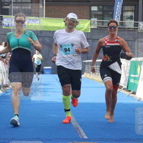 11.08.2024 - GEWOBA Citytriathlon Bremen Lena Gebhardt http://msf.ph/oto/6787601 11.08.2024 11:17:06 Ziel 29, 49, 94 meine-sportfotos.de