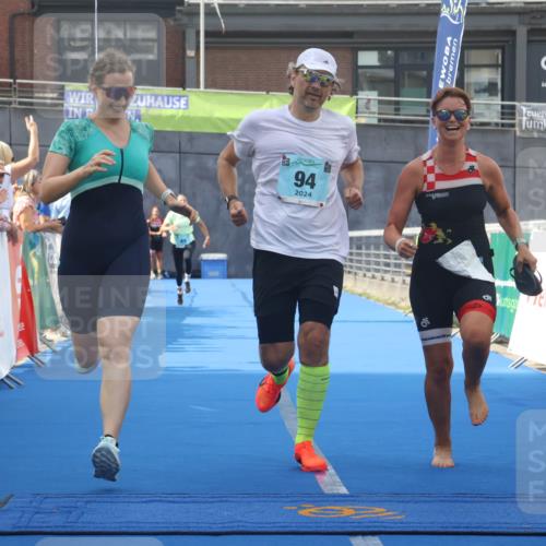11.08.2024 - GEWOBA Citytriathlon Bremen Lena Gebhardt http://msf.ph/oto/6787603 11.08.2024 11:17:06 Ziel 29, 49, 94 meine-sportfotos.de