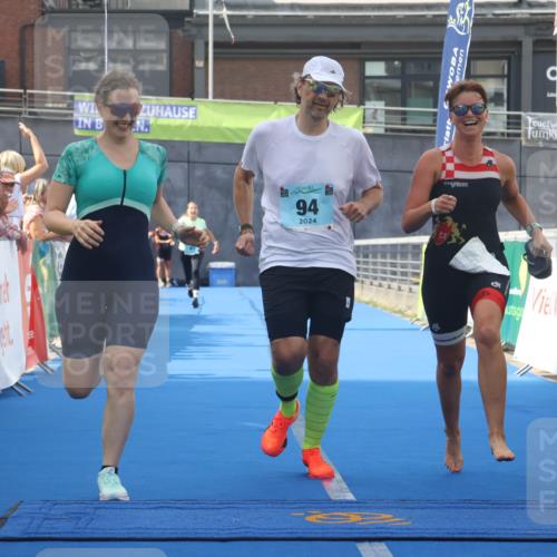 11.08.2024 - GEWOBA Citytriathlon Bremen Lena Gebhardt http://msf.ph/oto/6787604 11.08.2024 11:17:06 Ziel 29, 49, 94 meine-sportfotos.de