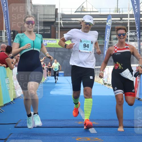 11.08.2024 - GEWOBA Citytriathlon Bremen Lena Gebhardt http://msf.ph/oto/6787607 11.08.2024 11:17:07 Ziel 29, 49, 94 meine-sportfotos.de