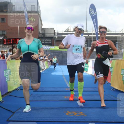 11.08.2024 - GEWOBA Citytriathlon Bremen Lena Gebhardt http://msf.ph/oto/6787612 11.08.2024 11:17:07 Ziel 29, 49, 94 meine-sportfotos.de