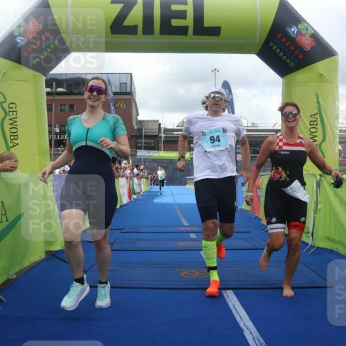 11.08.2024 - GEWOBA Citytriathlon Bremen Lena Gebhardt http://msf.ph/oto/6787616 11.08.2024 11:17:08 Ziel 29, 49, 94 meine-sportfotos.de