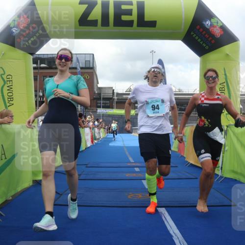 11.08.2024 - GEWOBA Citytriathlon Bremen Lena Gebhardt http://msf.ph/oto/6787618 11.08.2024 11:17:08 Ziel 29, 49, 94 meine-sportfotos.de