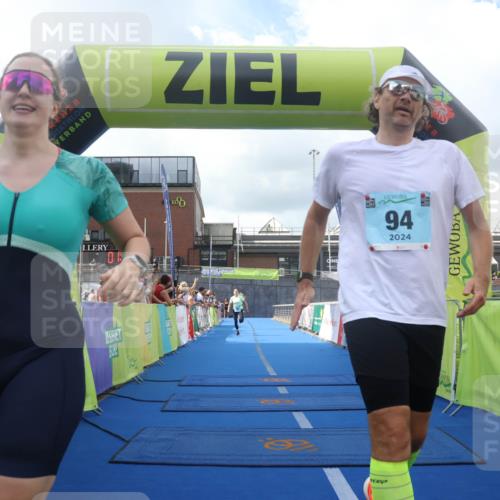 11.08.2024 - GEWOBA Citytriathlon Bremen Lena Gebhardt http://msf.ph/oto/6787625 11.08.2024 11:17:09 Ziel 29, 49, 94 meine-sportfotos.de
