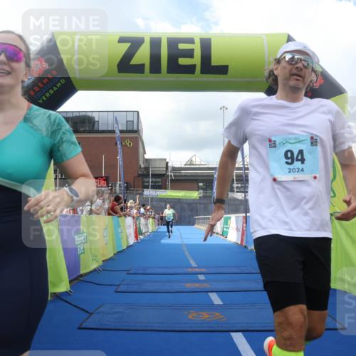 11.08.2024 - GEWOBA Citytriathlon Bremen Lena Gebhardt http://msf.ph/oto/6787626 11.08.2024 11:17:09 Ziel 29, 49, 94 meine-sportfotos.de
