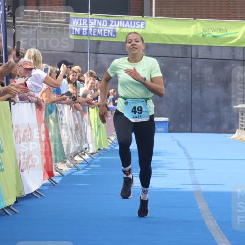 11.08.2024 - GEWOBA Citytriathlon Bremen Lena Gebhardt http://msf.ph/oto/6787628 11.08.2024 11:17:10 Ziel 49, 94 meine-sportfotos.de