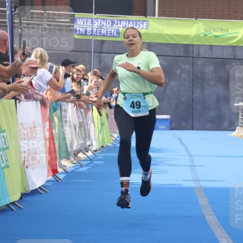 11.08.2024 - GEWOBA Citytriathlon Bremen Lena Gebhardt http://msf.ph/oto/6787629 11.08.2024 11:17:10 Ziel 49, 94 meine-sportfotos.de
