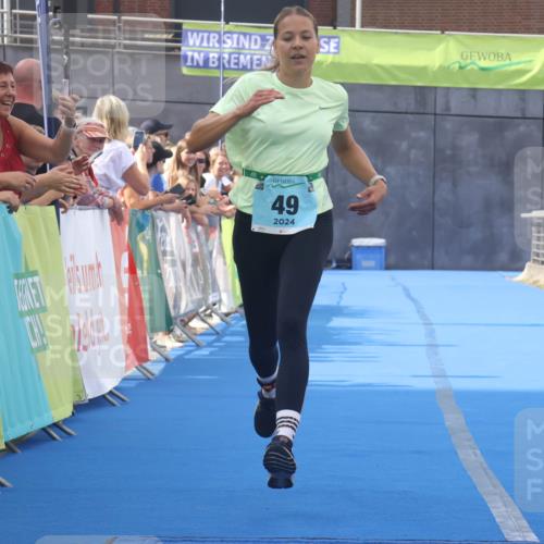 11.08.2024 - GEWOBA Citytriathlon Bremen Lena Gebhardt http://msf.ph/oto/6787631 11.08.2024 11:17:11 Ziel 49, 94 meine-sportfotos.de