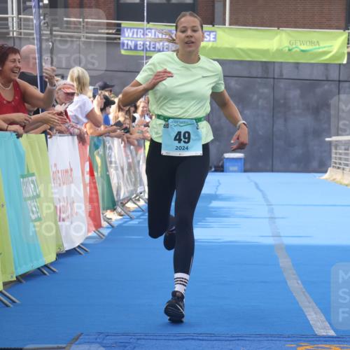 11.08.2024 - GEWOBA Citytriathlon Bremen Lena Gebhardt http://msf.ph/oto/6787632 11.08.2024 11:17:11 Ziel 49, 94 meine-sportfotos.de