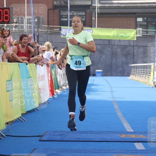 11.08.2024 - GEWOBA Citytriathlon Bremen Lena Gebhardt http://msf.ph/oto/6787634 11.08.2024 11:17:11 Ziel 49, 94 meine-sportfotos.de