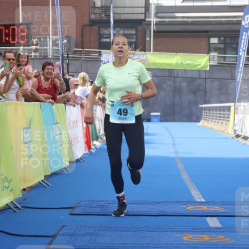 11.08.2024 - GEWOBA Citytriathlon Bremen Lena Gebhardt http://msf.ph/oto/6787635 11.08.2024 11:17:11 Ziel 49, 94 meine-sportfotos.de