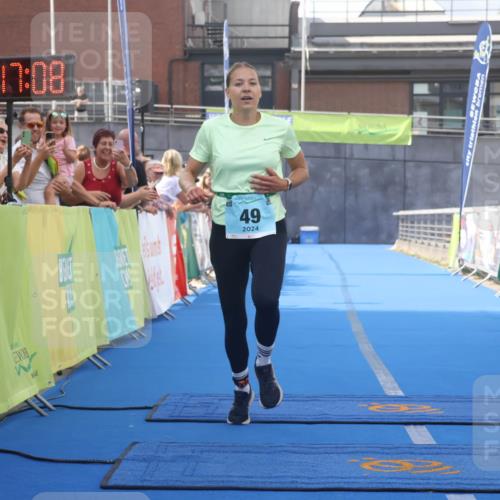 11.08.2024 - GEWOBA Citytriathlon Bremen Lena Gebhardt http://msf.ph/oto/6787637 11.08.2024 11:17:11 Ziel 49, 94 meine-sportfotos.de