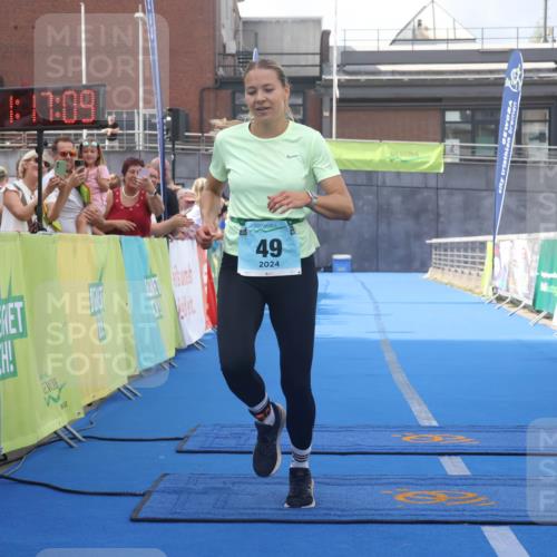 11.08.2024 - GEWOBA Citytriathlon Bremen Lena Gebhardt http://msf.ph/oto/6787642 11.08.2024 11:17:12 Ziel 49, 94 meine-sportfotos.de