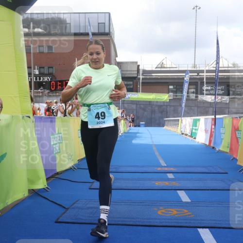 11.08.2024 - GEWOBA Citytriathlon Bremen Lena Gebhardt http://msf.ph/oto/6787645 11.08.2024 11:17:12 Ziel 49, 94 meine-sportfotos.de