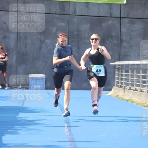 11.08.2024 - GEWOBA Citytriathlon Bremen Lena Gebhardt http://msf.ph/oto/6787653 11.08.2024 11:17:22 Ziel 45 meine-sportfotos.de