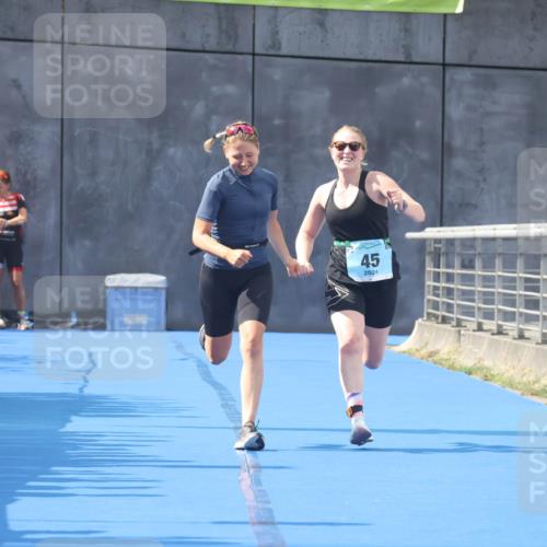 11.08.2024 - GEWOBA Citytriathlon Bremen Lena Gebhardt http://msf.ph/oto/6787655 11.08.2024 11:17:22 Ziel 45 meine-sportfotos.de