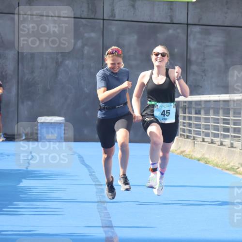 11.08.2024 - GEWOBA Citytriathlon Bremen Lena Gebhardt http://msf.ph/oto/6787656 11.08.2024 11:17:22 Ziel 45 meine-sportfotos.de