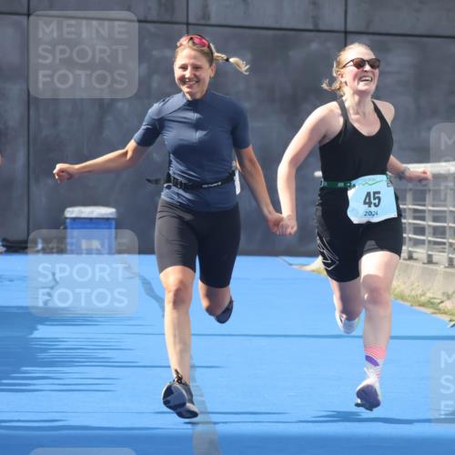 11.08.2024 - GEWOBA Citytriathlon Bremen Lena Gebhardt http://msf.ph/oto/6787664 11.08.2024 11:17:24 Ziel 45 meine-sportfotos.de