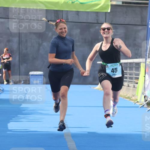 11.08.2024 - GEWOBA Citytriathlon Bremen Lena Gebhardt http://msf.ph/oto/6787665 11.08.2024 11:17:24 Ziel 45 meine-sportfotos.de