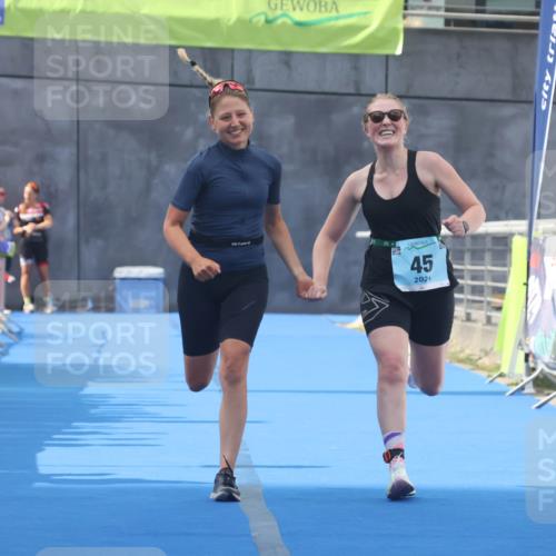 11.08.2024 - GEWOBA Citytriathlon Bremen Lena Gebhardt http://msf.ph/oto/6787667 11.08.2024 11:17:24 Ziel 45 meine-sportfotos.de