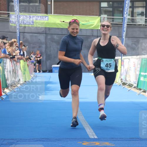 11.08.2024 - GEWOBA Citytriathlon Bremen Lena Gebhardt http://msf.ph/oto/6787675 11.08.2024 11:17:25 Ziel 45 meine-sportfotos.de