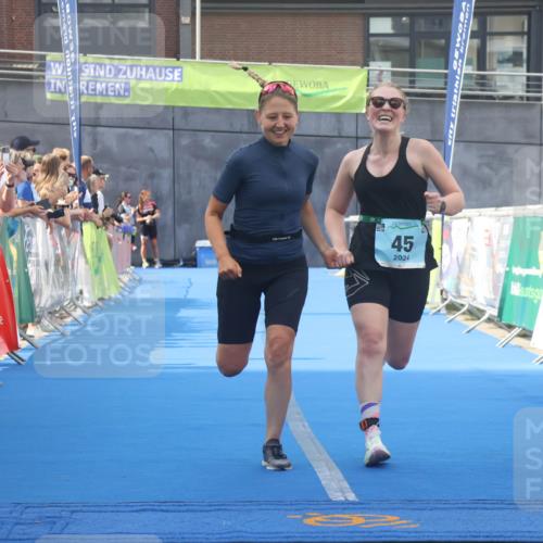 11.08.2024 - GEWOBA Citytriathlon Bremen Lena Gebhardt http://msf.ph/oto/6787677 11.08.2024 11:17:25 Ziel 45 meine-sportfotos.de