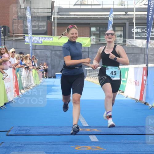 11.08.2024 - GEWOBA Citytriathlon Bremen Lena Gebhardt http://msf.ph/oto/6787680 11.08.2024 11:17:26 Ziel 45 meine-sportfotos.de