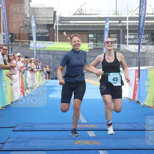 11.08.2024 - GEWOBA Citytriathlon Bremen Lena Gebhardt http://msf.ph/oto/6787682 11.08.2024 11:17:26 Ziel 45 meine-sportfotos.de