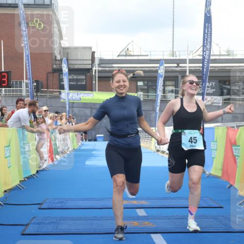11.08.2024 - GEWOBA Citytriathlon Bremen Lena Gebhardt http://msf.ph/oto/6787686 11.08.2024 11:17:26 Ziel 45 meine-sportfotos.de