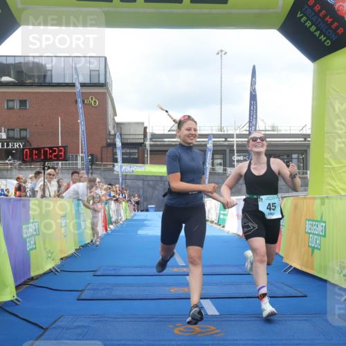 11.08.2024 - GEWOBA Citytriathlon Bremen Lena Gebhardt http://msf.ph/oto/6787691 11.08.2024 11:17:26 Ziel 45 meine-sportfotos.de