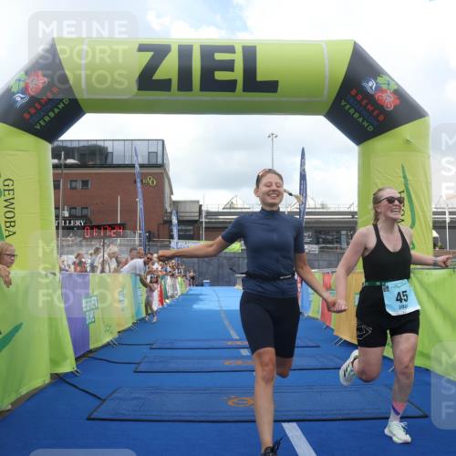 11.08.2024 - GEWOBA Citytriathlon Bremen Lena Gebhardt http://msf.ph/oto/6787698 11.08.2024 11:17:27 Ziel 45 meine-sportfotos.de