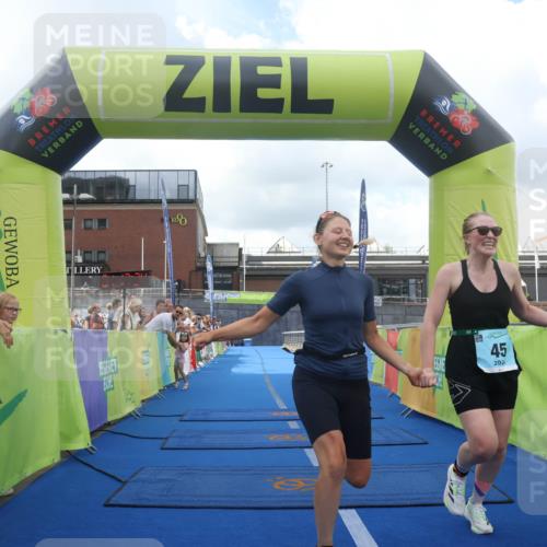 11.08.2024 - GEWOBA Citytriathlon Bremen Lena Gebhardt http://msf.ph/oto/6787699 11.08.2024 11:17:27 Ziel 45 meine-sportfotos.de