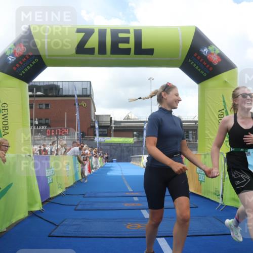 11.08.2024 - GEWOBA Citytriathlon Bremen Lena Gebhardt http://msf.ph/oto/6787701 11.08.2024 11:17:27 Ziel 45 meine-sportfotos.de