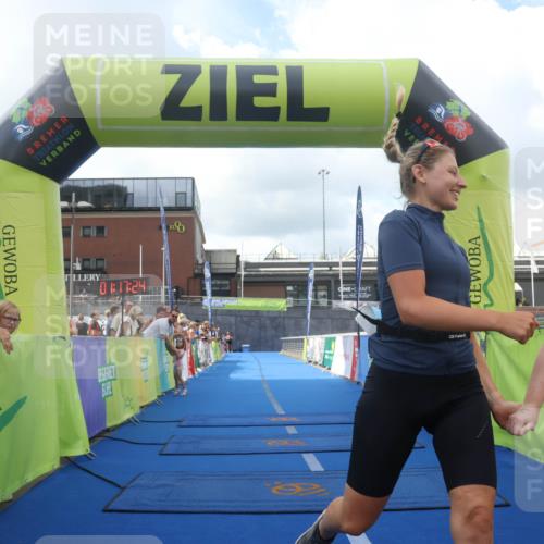 11.08.2024 - GEWOBA Citytriathlon Bremen Lena Gebhardt http://msf.ph/oto/6787704 11.08.2024 11:17:27 Ziel 45 meine-sportfotos.de