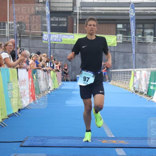 11.08.2024 - GEWOBA Citytriathlon Bremen Lena Gebhardt http://msf.ph/oto/6787742 11.08.2024 11:17:59 Ziel 34, 97 meine-sportfotos.de