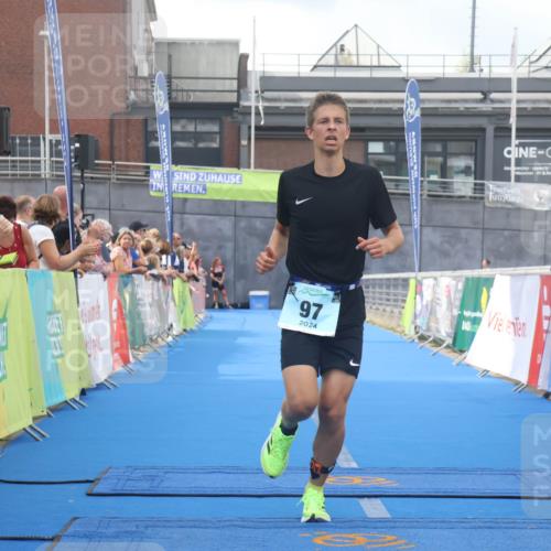 11.08.2024 - GEWOBA Citytriathlon Bremen Lena Gebhardt http://msf.ph/oto/6787745 11.08.2024 11:17:59 Ziel 34, 97 meine-sportfotos.de