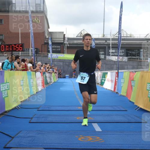 11.08.2024 - GEWOBA Citytriathlon Bremen Lena Gebhardt http://msf.ph/oto/6787748 11.08.2024 11:18:00 Ziel 34, 97, 99 meine-sportfotos.de