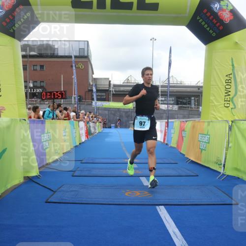 11.08.2024 - GEWOBA Citytriathlon Bremen Lena Gebhardt http://msf.ph/oto/6787749 11.08.2024 11:18:00 Ziel 34, 97, 99 meine-sportfotos.de