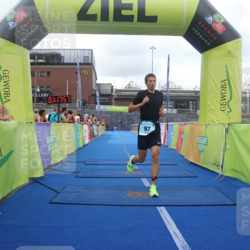 11.08.2024 - GEWOBA Citytriathlon Bremen Lena Gebhardt http://msf.ph/oto/6787751 11.08.2024 11:18:00 Ziel 34, 97, 99 meine-sportfotos.de