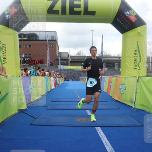 11.08.2024 - GEWOBA Citytriathlon Bremen Lena Gebhardt http://msf.ph/oto/6787753 11.08.2024 11:18:00 Ziel 34, 97, 99 meine-sportfotos.de