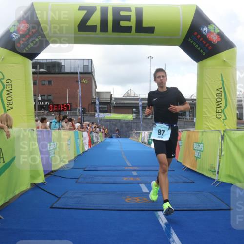 11.08.2024 - GEWOBA Citytriathlon Bremen Lena Gebhardt http://msf.ph/oto/6787754 11.08.2024 11:18:00 Ziel 34, 97, 99 meine-sportfotos.de