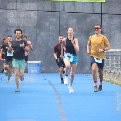 11.08.2024 - GEWOBA Citytriathlon Bremen Lena Gebhardt http://msf.ph/oto/6787761 11.08.2024 11:18:05 Ziel 97, 99, 104 meine-sportfotos.de